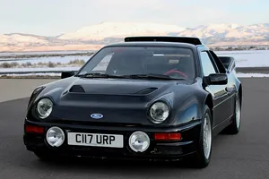 Uno de los raros Ford RS200 de color negro aparece a la venta