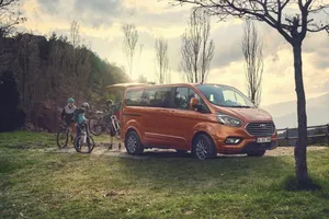El Ford Tourneo Custom mejora equipamientos y motores en 2019