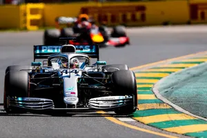 Hamilton completa el pleno de libres en Melbourne