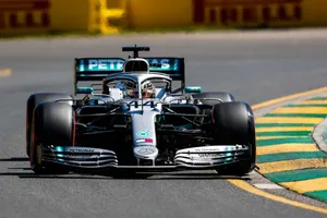 Hamilton arranca la temporada al frente de los primeros libres