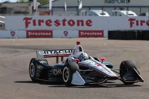 Josef Newgarden gana la batalla estratégica a Ganassi