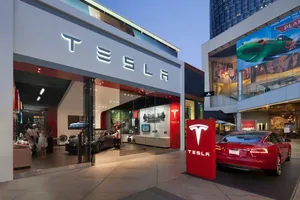 Tesla no cerrará todas sus tiendas pero subirá de nuevo los precios