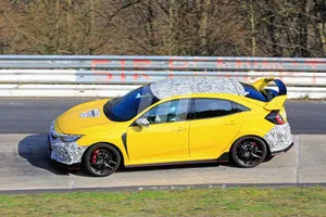 El Honda Civic Type R estrena techo de carbono en Nürburgring