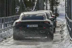 Japón prepara una red de cargadores eléctricos ante la llegada del Porsche Taycan