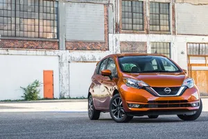 El nuevo Nissan Versa Sedan llegará solo, cancelado el Versa Note hatchback