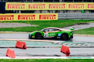 Pole para el Lamborghini #63 en un Monza empapado