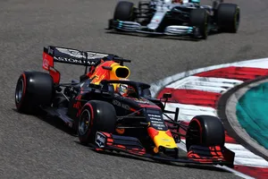 Verstappen estalla contra Vettel, quien asegura que no tenía otra opción