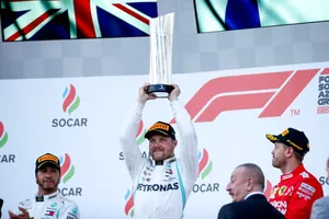 Vettel considera "aburrido" el dominio de Mercedes, Binotto defiende al SF90
