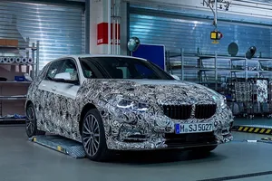 El nuevo BMW Serie 1 se desprende de parte de su camuflaje