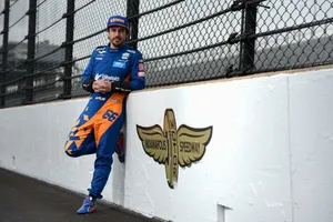 Brown: "El contrato de McLaren con Alonso va más allá de la Indy 500"