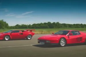 Drag race retro: Lamborghini Countach vs. Ferrari Testarossa