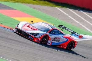 Fran Rueda logra la primera victoria del McLaren 720S GT3