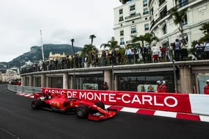 Leclerc domina, Vettel se estrella y los Mercedes se tapan