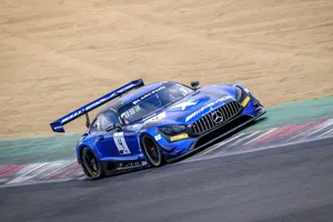 Los Mercedes-AMG GT3 viven al mando en Brands Hatch