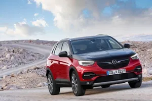 Opel Grandland X Hybrid4, llega la versión híbrida enchufable al SUV de la marca del rayo 