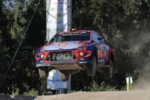 Thierry Neuville manda en el shakedown de Portugal