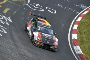 Leuchter brilla en casa con su victoria en el Nordschleife