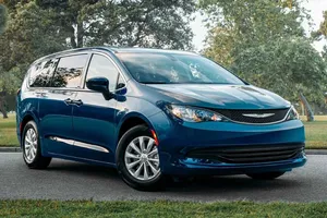 Chrysler Voyager 2020, se rescata del olvido el nombre del monovolumen