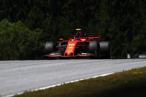 Leclerc se lleva la accidentada segunda tanda de libres en el Red Bull Ring