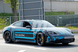 Prototipos de pre-producción del nuevo Porsche Taycan se dejan ver en Nürburgring 