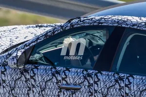 Nuevas fotos espía del Mercedes Clase C 2021 muestran su avanzado interior