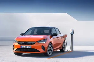 El nuevo Opel Corsa-e ya tiene precios en España, llega el eléctrico del rayo