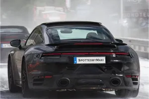 El futuro Porsche 911 Turbo ya se pasea con su paragolpes trasero definitivo