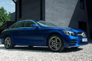 La gama de Mercedes Clase C incorpora la versión semihíbrida C 300