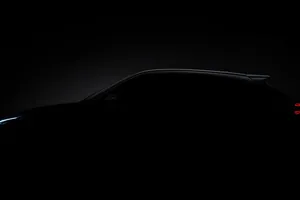 La silueta del nuevo Nissan Juke 2020 se vislumbra en este adelanto