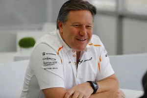 Zak Brown y McLaren: "Siento la presión a diario, pero me divierto más ahora"