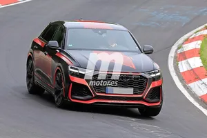 El esperado Audi RS Q8 estrena decoración a su paso por Nürburgring