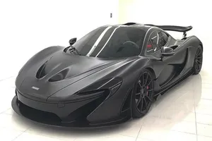 Conoce uno de los pocos McLaren P1 carrozados en fibra de carbono vista [vídeo]