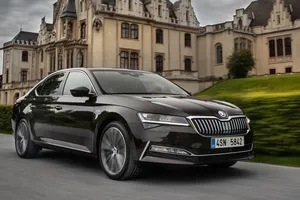 El nuevo Skoda Superb estrena versiones de gasolina con cambio automático