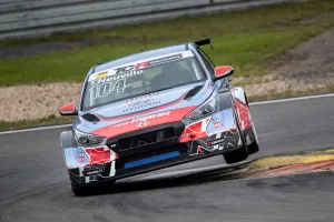 Thierry Neuvile se estrena en el TCR Germany con triunfo