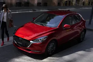 Mazda2 2020, el utilitario japonés se electrifica en Europa