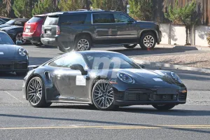 El futuro Porsche 911 Turbo S nos muestra su interior por vez primera