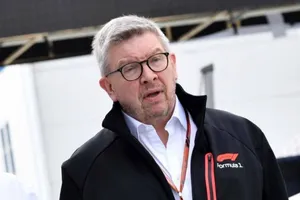 Ross Brawn sale al paso de las críticas de Hamilton y Vettel