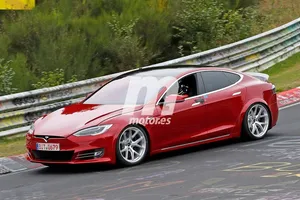 El Tesla Model S pone en su punto de mira al Porsche Taycan en Nürburgring