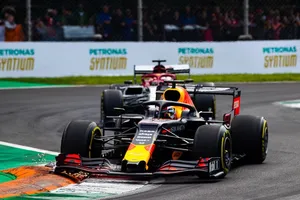 Verstappen: la zona media de la parrilla "se quedó casi parada" en la salida