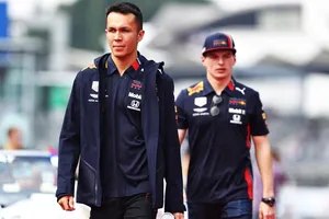 Albon gana enteros para seguir en Red Bull: "Ha impresionado al equipo"