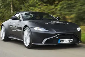 Aston Martin desvela las primeras imágenes del nuevo Vantage Roadster