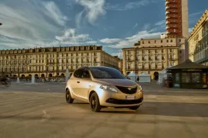 Lancia Ypsilon Monogram, un vestido dorado para el pequeño italiano