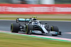 Mercedes arranca fuerte en Suzuka y Sainz, con problemas eléctricos