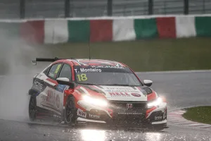 Pole de Tiago Monteiro bajo la lluvia en el triplete de Honda en Suzuka