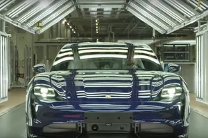 Porsche muestra un vídeo de la producción del nuevo Taycan en Zuffenhausen