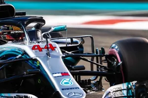 Hamilton cierra la temporada 2019 con su quinta pole en Yas Marina