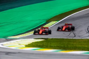Leclerc: "Vettel sabe que no debió moverse hacia la izquierda en Brasil"