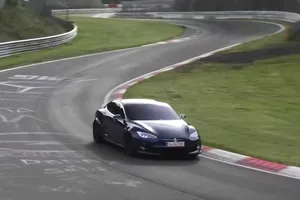El Tesla Model S vuelve a recibir modificaciones en Nürburgring