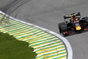 Verstappen se corona con la pole en Interlagos