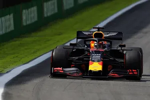 Verstappen gana una loca carrera en Brasil y Sainz, su primer podio en F1